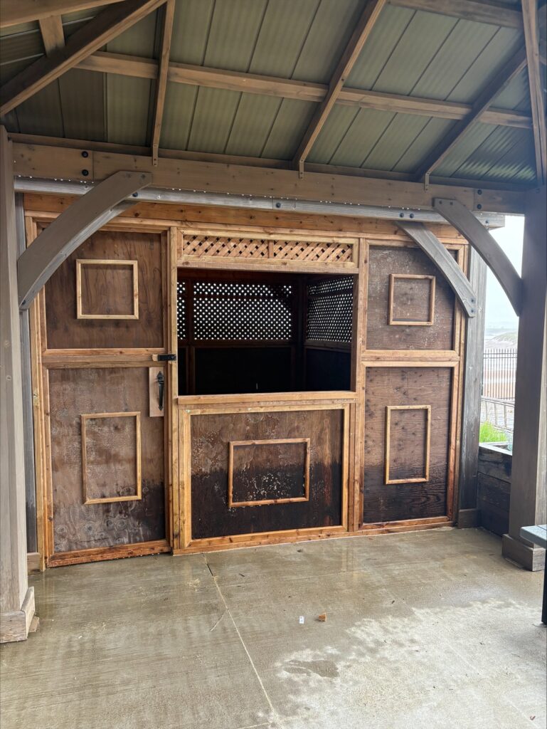 Outdoor cooking space for commerical application